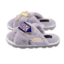 Ultralight Chic Slippers With Beach Hut & Sign Brooches